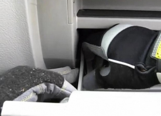 Самостоятельная замена салонного фильтра KIA Sorento Самостоятельная замена салонного фильтра KIA Sorento