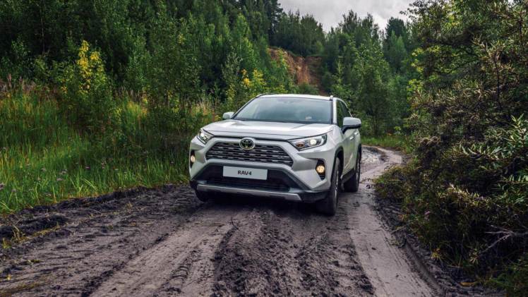 В России начали продавать абсолютно новый Toyota RAV4 В России начали продавать абсолютно новый Toyota RAV4