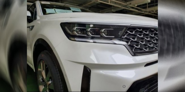 Новый KIA Sorento в стиле Optima: корейские фотошпионы подловили новинку без камуфляжа Новый KIA Sorento в стиле Optima: корейские фотошпионы подловили новинку без камуфляжа