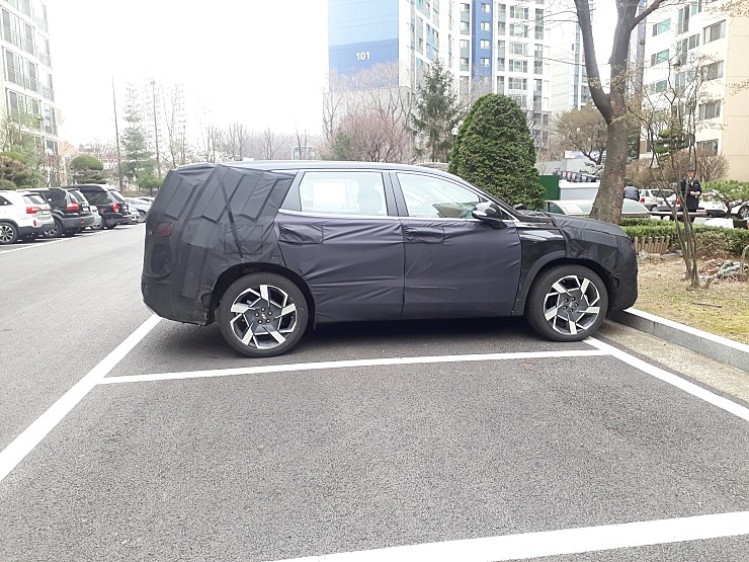 Шпионы поймали обновленный Hyundai Santa Fe. Когда ждать в России? Шпионы поймали обновленный Hyundai Santa Fe. Когда ждать в России?
