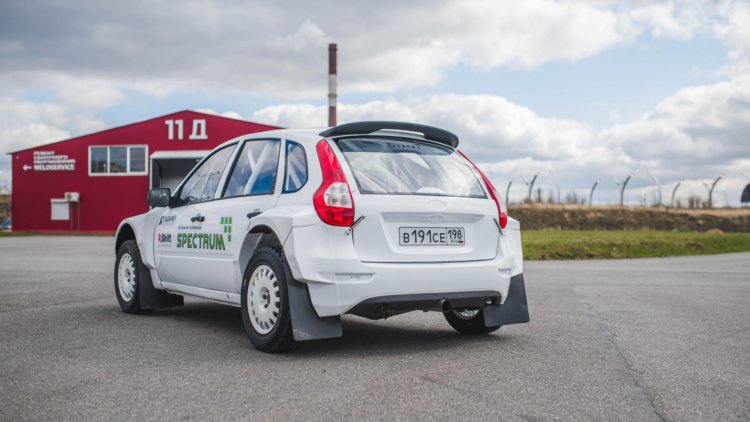 В Санкт-Петербурге тестируют уникальную 300-сильную Lada Kalina В Санкт-Петербурге тестируют уникальную 300-сильную Lada Kalina