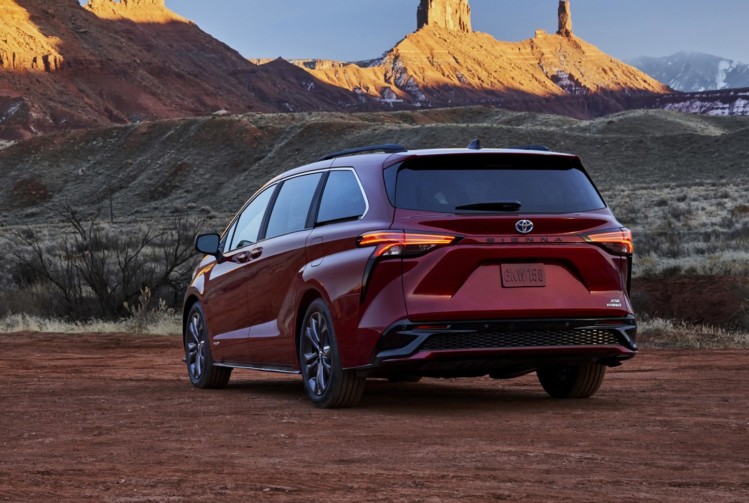 Toyota готовится удивить двумя новинками Toyota готовится удивить двумя новинками