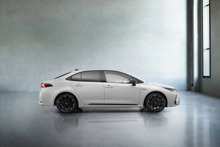 Официально представлена Toyota Corolla GR Sport: когда ждать продажи в России? Официально представлена Toyota Corolla GR Sport: когда ждать продажи в России?