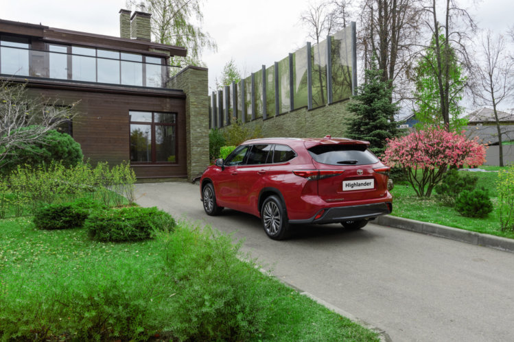 Изучаем цены и комплектации нового Toyota Highlander для России Изучаем цены и комплектации нового Toyota Highlander для России