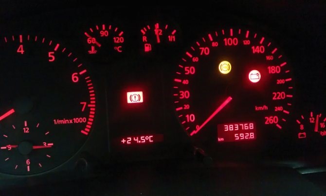 Ауди Горит Восклицательный Знак в Треугольнике… 13 французская мастерская