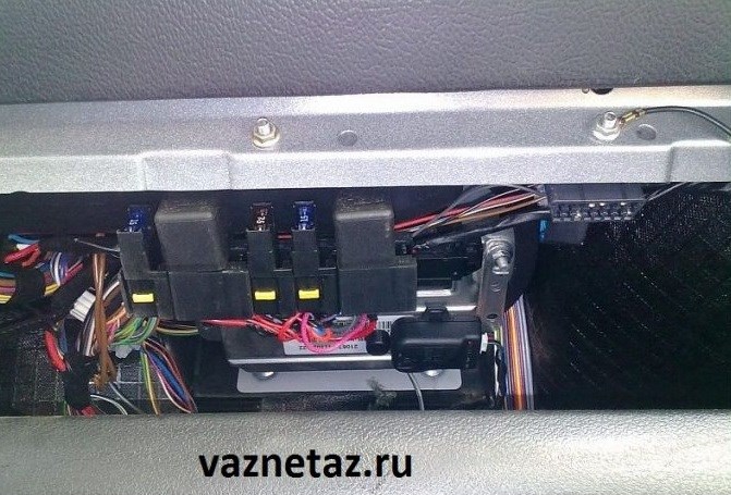 Горит Предохранитель на Дворники Ваз 2107 Дополнительный блок Горит Предохранитель на Дворники Ваз 2107 Дополнительный блок