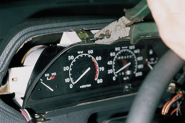Почему Дергается Спидометр на Ваз 2110. Неисправность проводки Почему Дергается Спидометр на Ваз 2110. Неисправность проводки