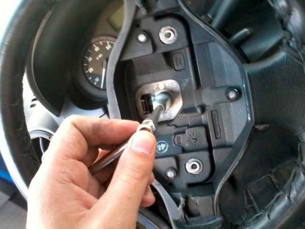 Рено Симбол Горит Стоп и Аккумулятор • Про airbag в машине Рено Симбол Горит Стоп и Аккумулятор • Про airbag в машине