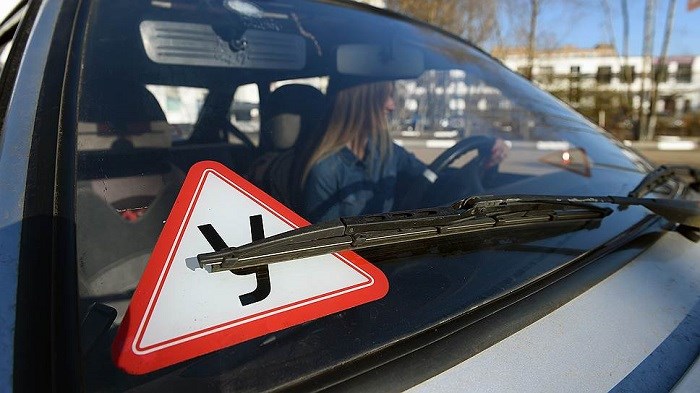 Вся Дорога Должна Быть в Поле Зрения Водителя Находясь за Рулем Автомобиля Ошибка • Отвлекающие факторы Вся Дорога Должна Быть в Поле Зрения Водителя Находясь за Рулем Автомобиля Ошибка • Отвлекающие факторы