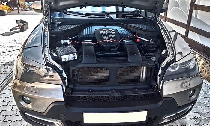 Ошибки с Аккумуляторами в Bmw x5 E70. Как зарядить аккумулятор на бмв х5 е70 Ошибки с Аккумуляторами в Bmw x5 E70. Как зарядить аккумулятор на бмв х5 е70